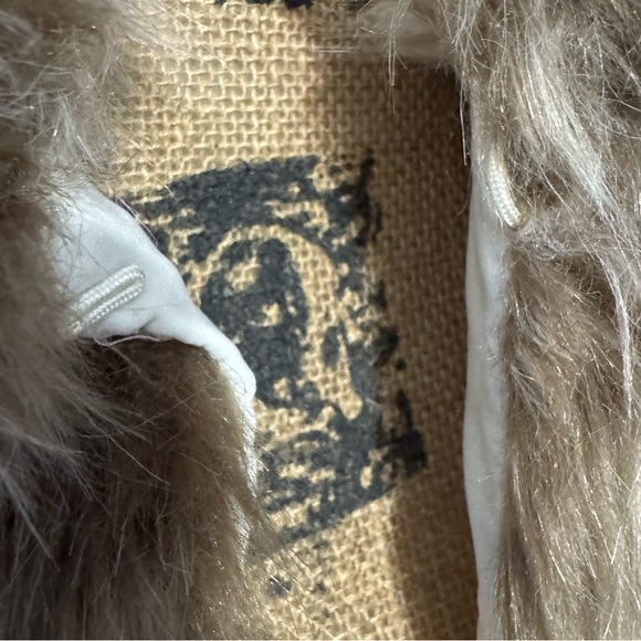 WHBM Faux Fur Vest - Picture 8 of 12